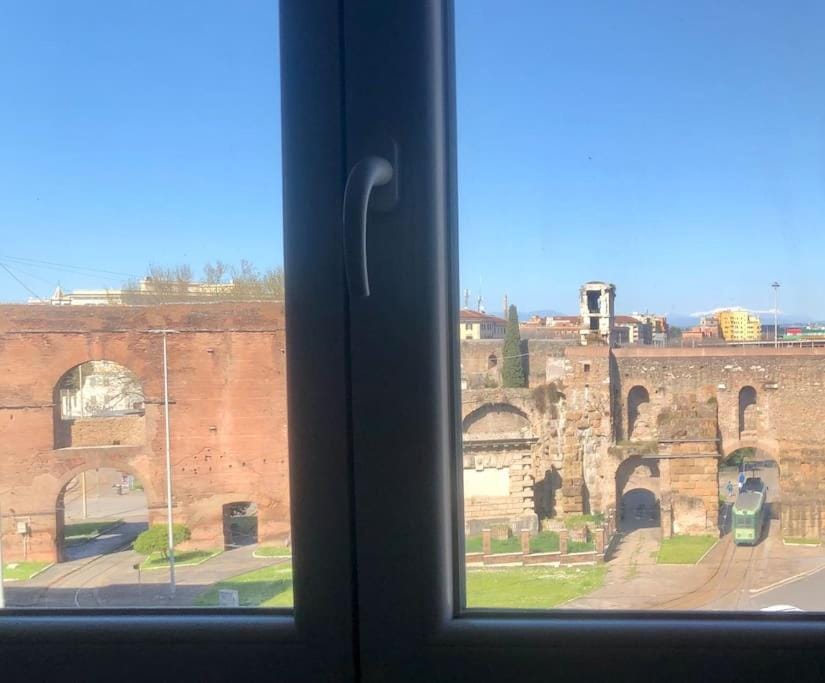 View (from property/room), City view, Landmark view