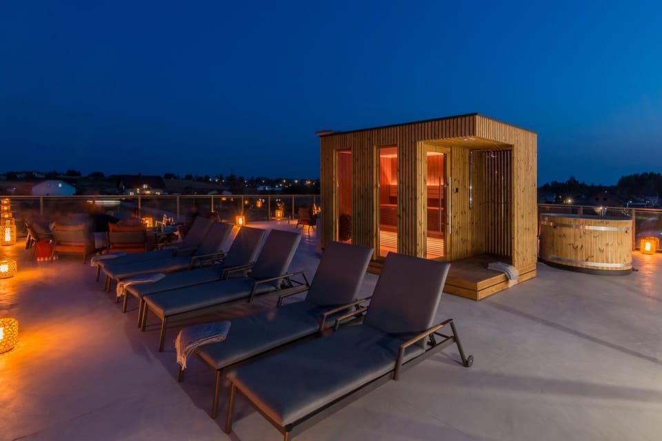 Sauna, Balcony/Terrace, Spa and wellness centre/facilities, Seating area, sunbed