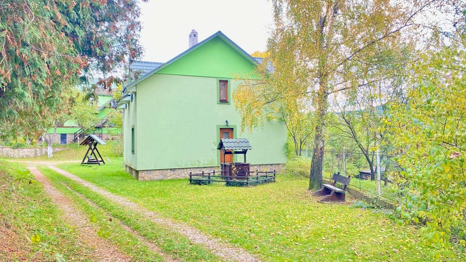Property building, Day, Natural landscape, Garden, Autumn, Garden view
