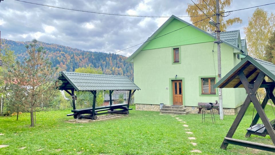 Property building, Day, Natural landscape, Garden, Autumn, Garden view, Mountain view
