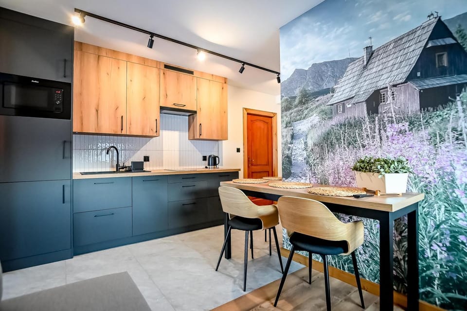 Kitchen or kitchenette, Dining area, stove