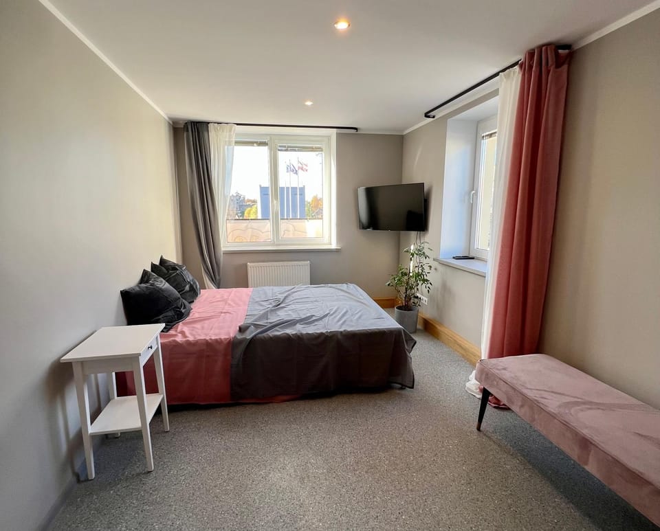 Bed, TV and multimedia, Photo of the whole room, Bedroom, River view