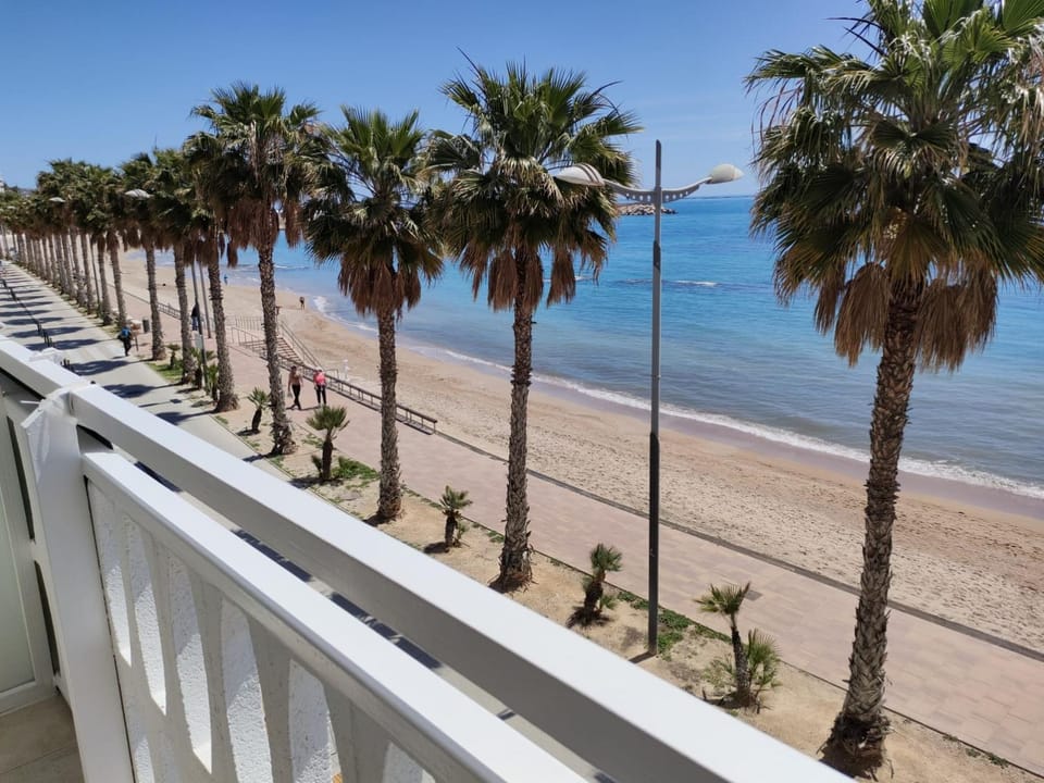 Beach Front Esther 6 Villajoyosa VACATION RENTALS FROM 11 NIGHTS Apartment in Villajoyosa