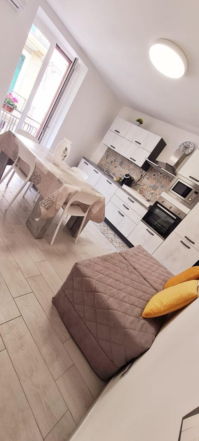 Kitchen or kitchenette, Dining area, kitchen