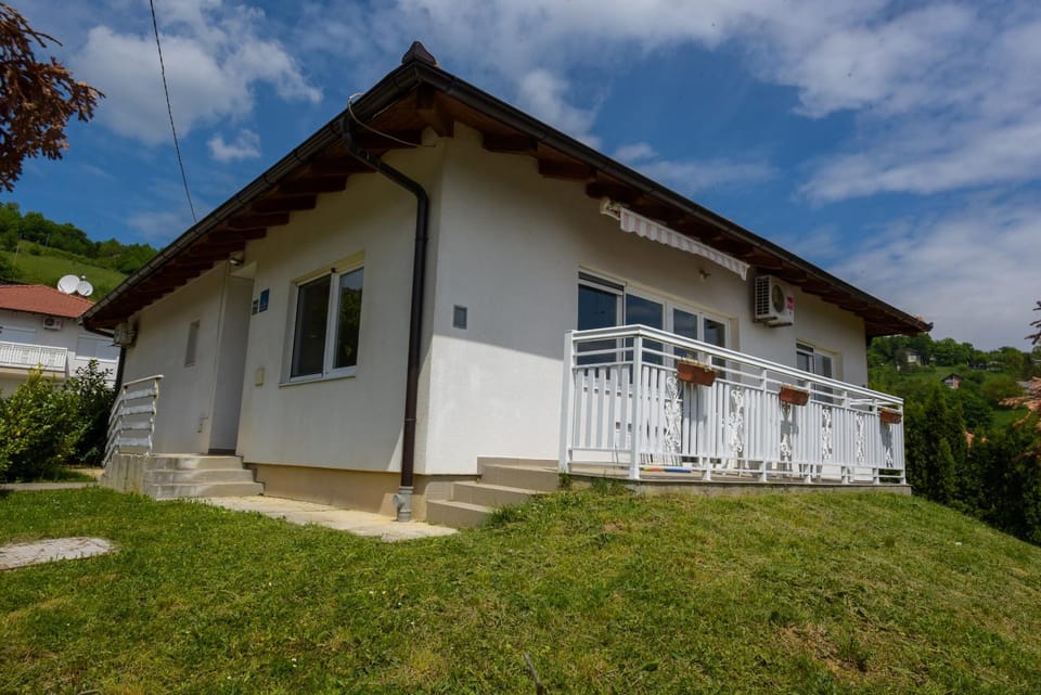 Property building, Spring, Day, Garden, Garden view