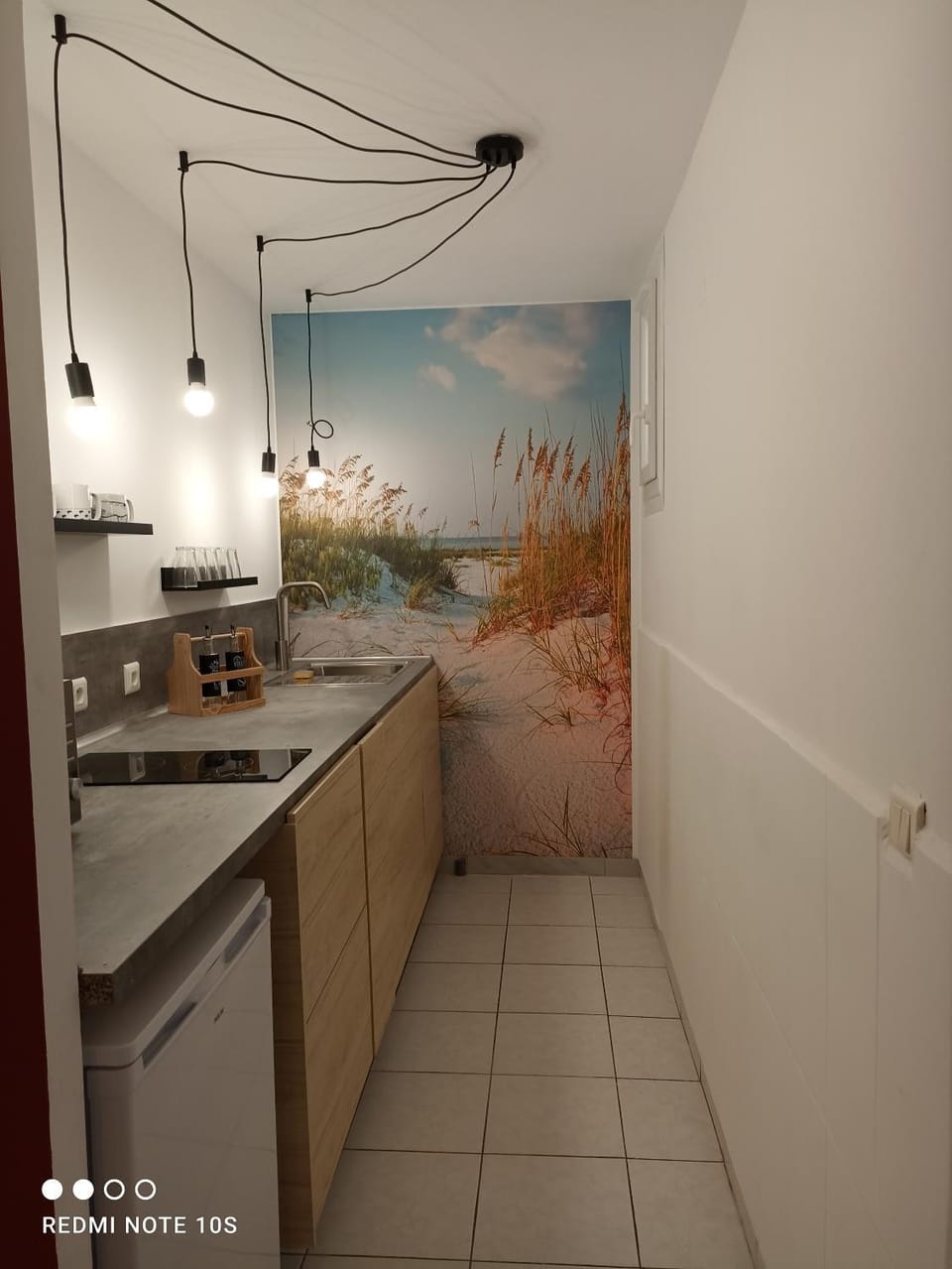 Kitchen or kitchenette, minibar, stove