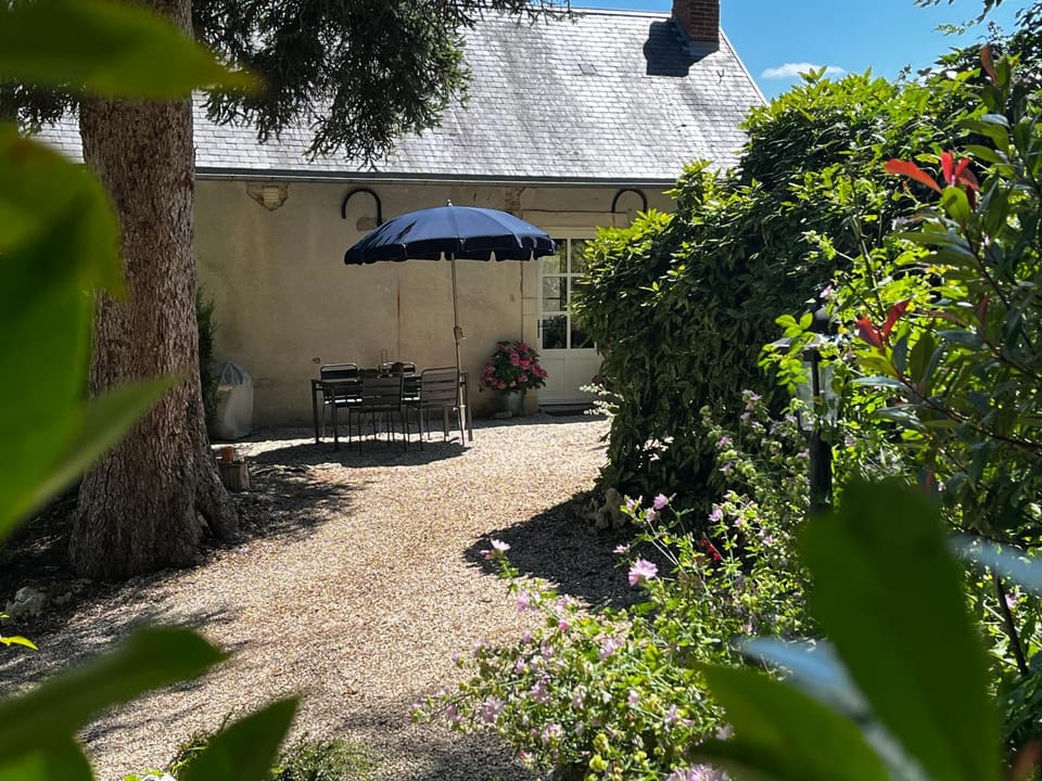 Charming Cottage in Chateau les Roches gardens House in Bourgogne-Franche-Comté