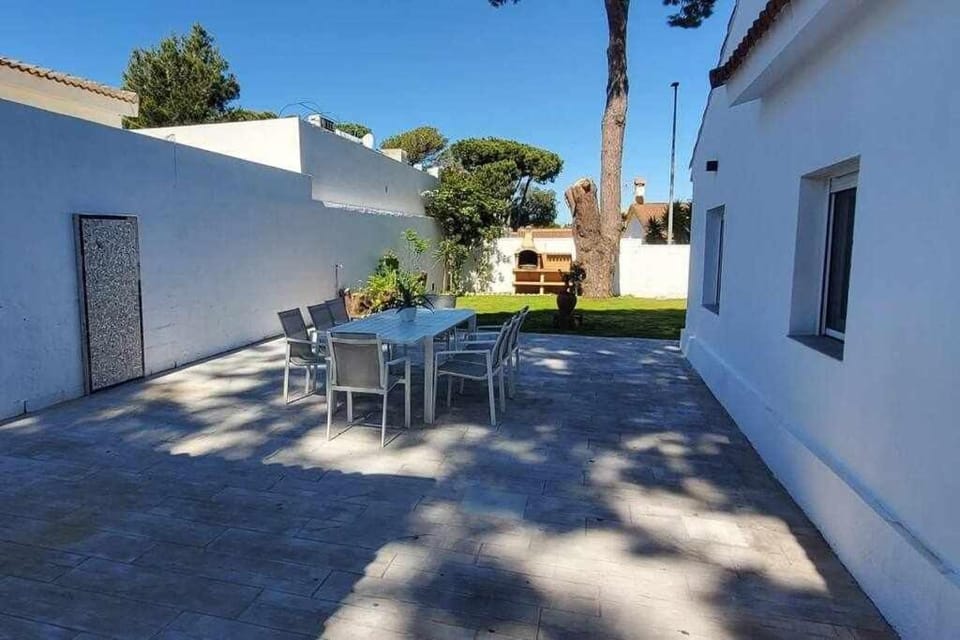 Villa Yoli 26 con Piscina y Jardin cerca de la Playa House in Chiclana de la Frontera