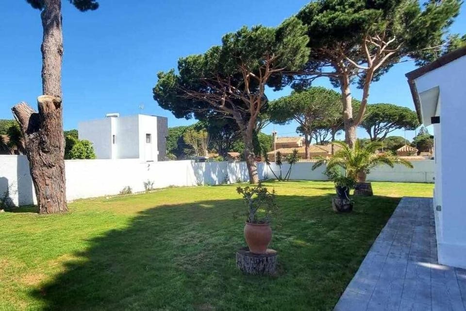 Villa Yoli 26 con Piscina y Jardin cerca de la Playa House in Chiclana de la Frontera