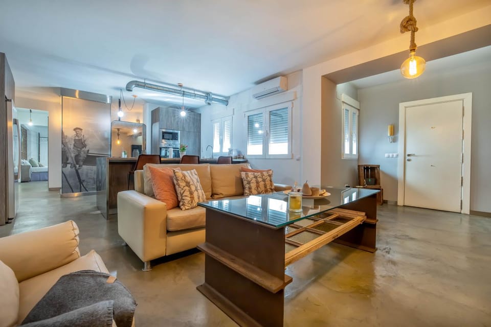 TV and multimedia, Kitchen or kitchenette, Living room, Dining area, air conditioner