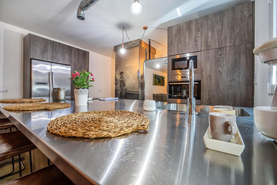Kitchen or kitchenette, Dining area, minibar, pet friendly, stove