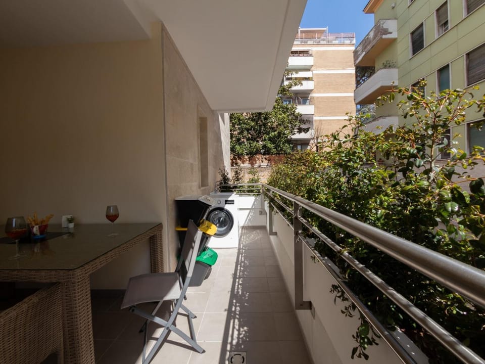 Balcony/Terrace, City view, Street view