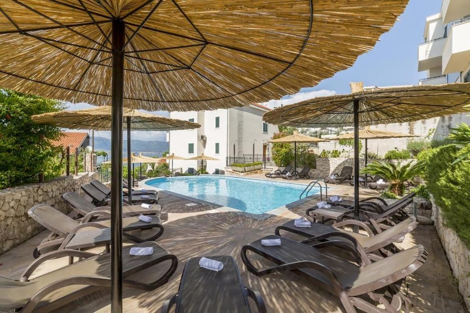 Swimming pool, Swimming pool