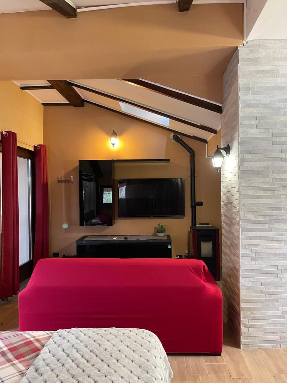 Bed, Photo of the whole room