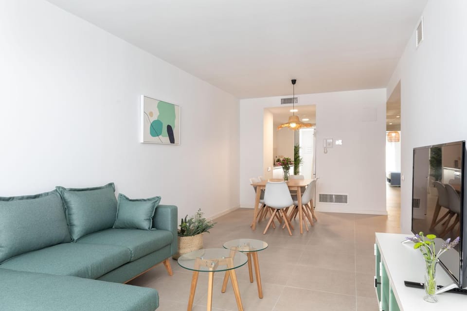TV and multimedia, Living room, Seating area, Dining area