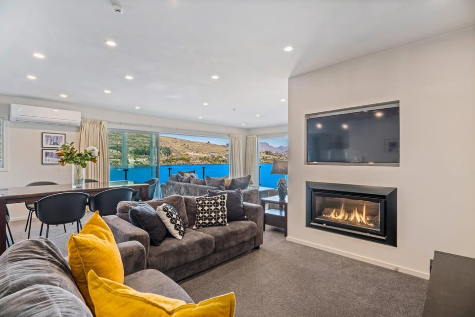 TV and multimedia, Living room, Seating area