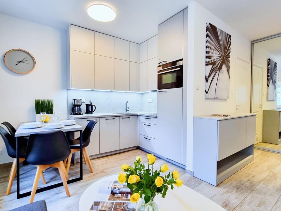 minibar, stove, kitchen