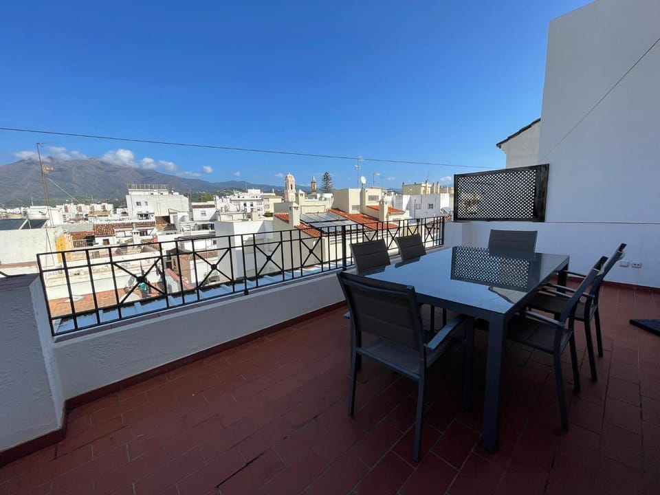 Balcony/Terrace, City view, Mountain view