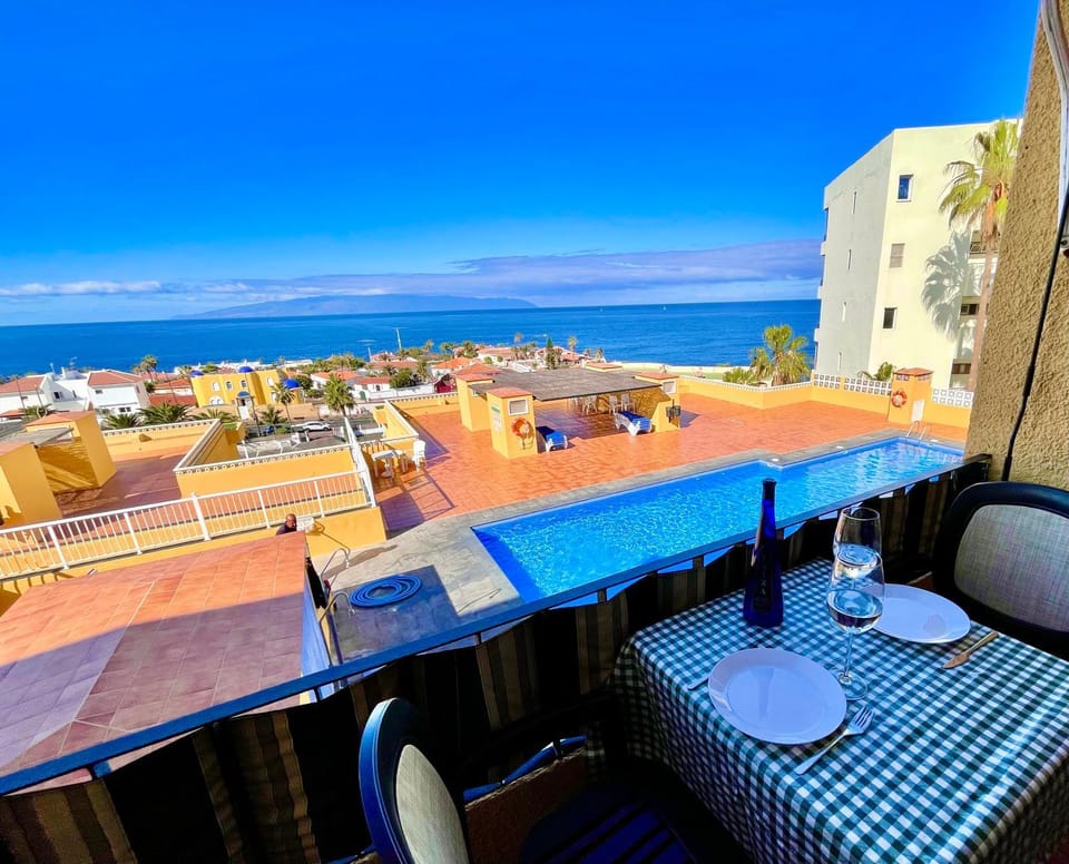 Balcony/Terrace, Sea view, Swimming pool