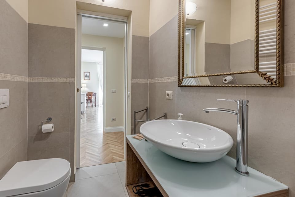 Shower, Toilet, Bathroom, bidet, towels