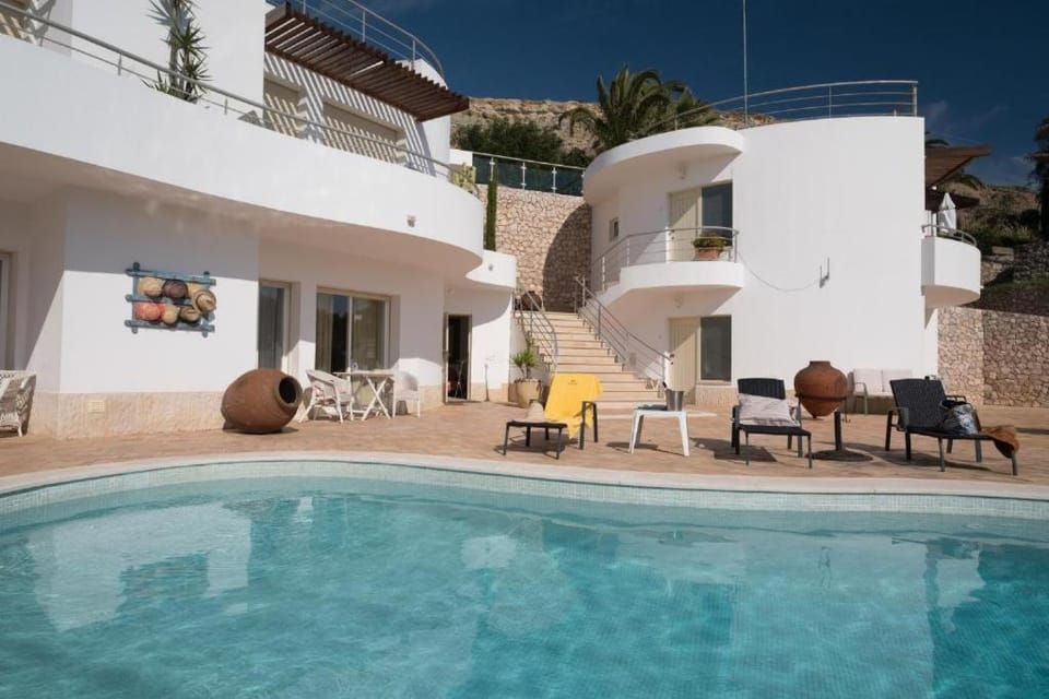 Patio, Day, Balcony/Terrace, Dining area, Evening entertainment, Pool view, Swimming pool, sunbed