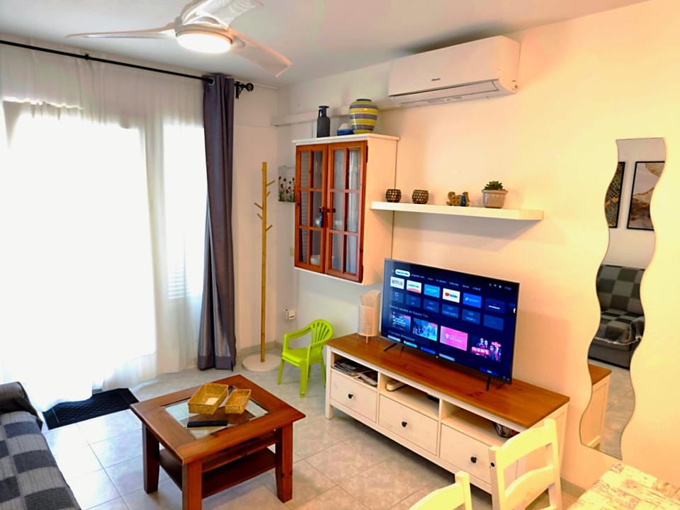 Communal lounge/ TV room, TV and multimedia, Evening entertainment, air conditioner