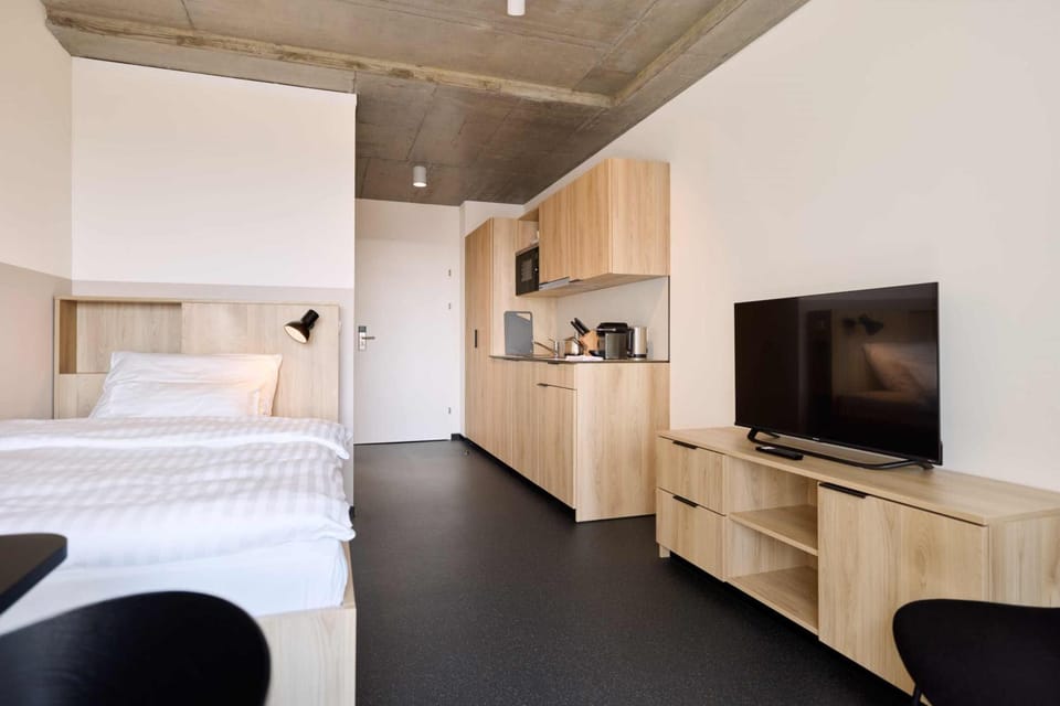 Bed, TV and multimedia, Kitchen or kitchenette, Photo of the whole room