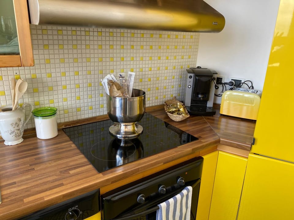 Coffee/tea facilities, Kitchen or kitchenette