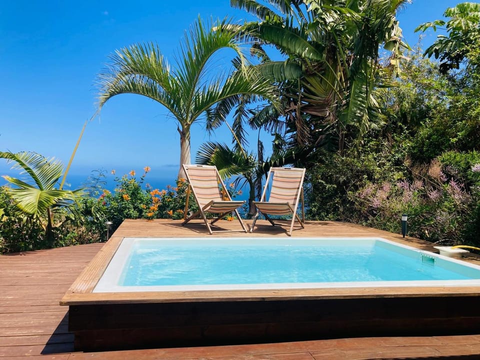 Cottage chaleureux avec vue mer et piscine House in Saint-Leu