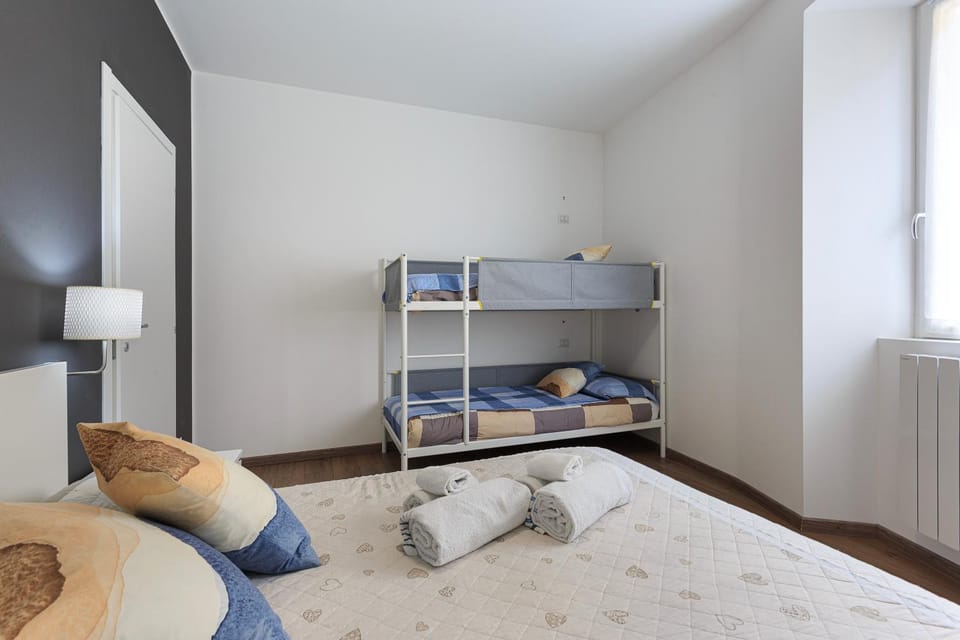 Bed, Photo of the whole room, Bedroom, bunk bed