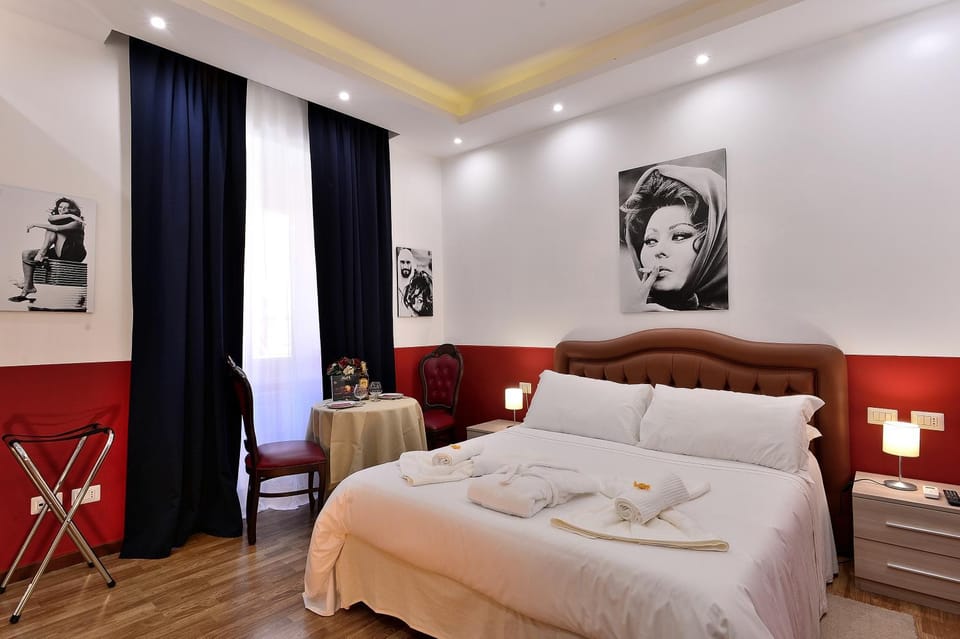 Photo of the whole room, Dining area, Bedroom