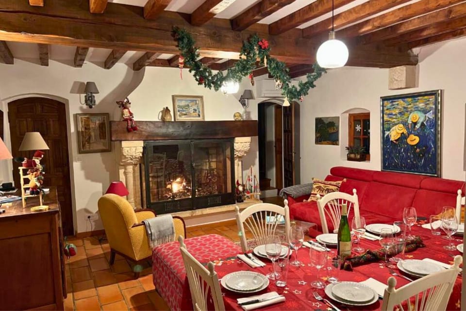Property building, Communal lounge/ TV room, Living room, fireplace, fireplace, air conditioner