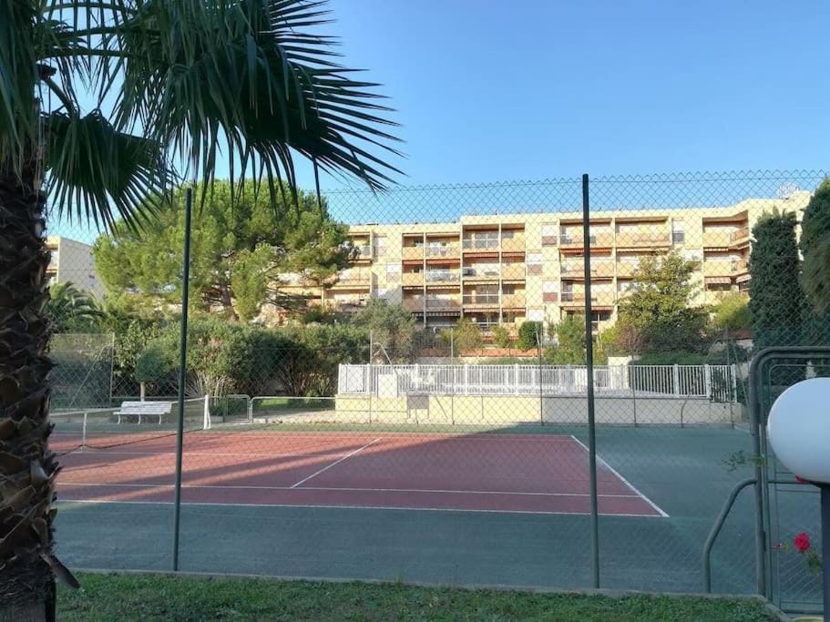 Tennis court
