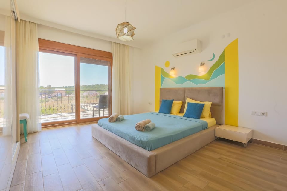 Bed, Bedroom