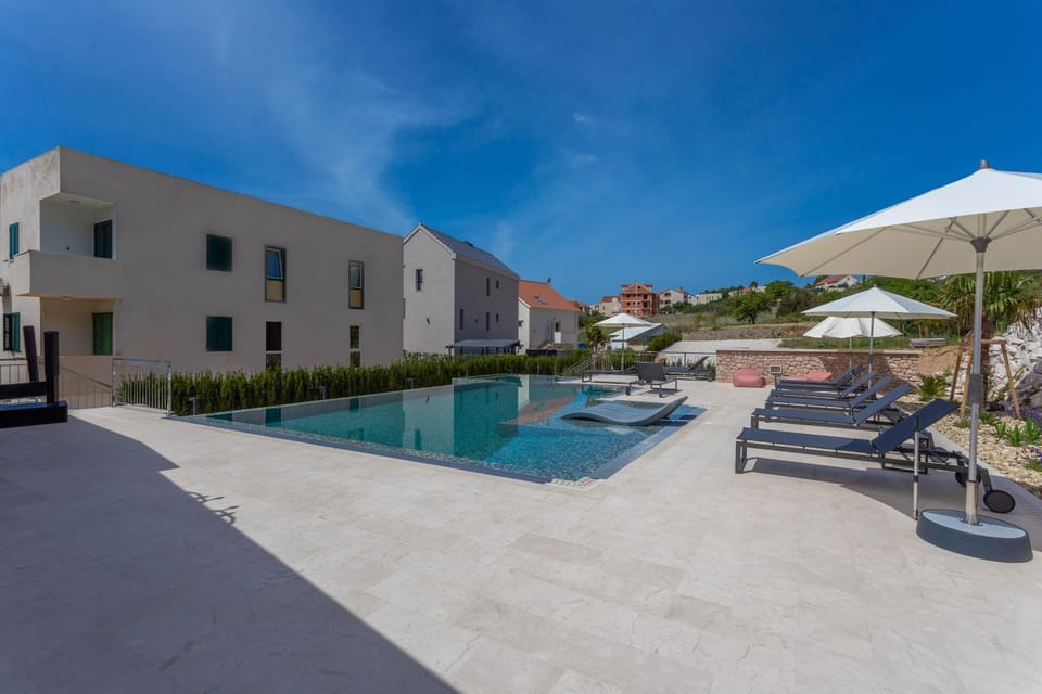 Grey House Apartment in Bol