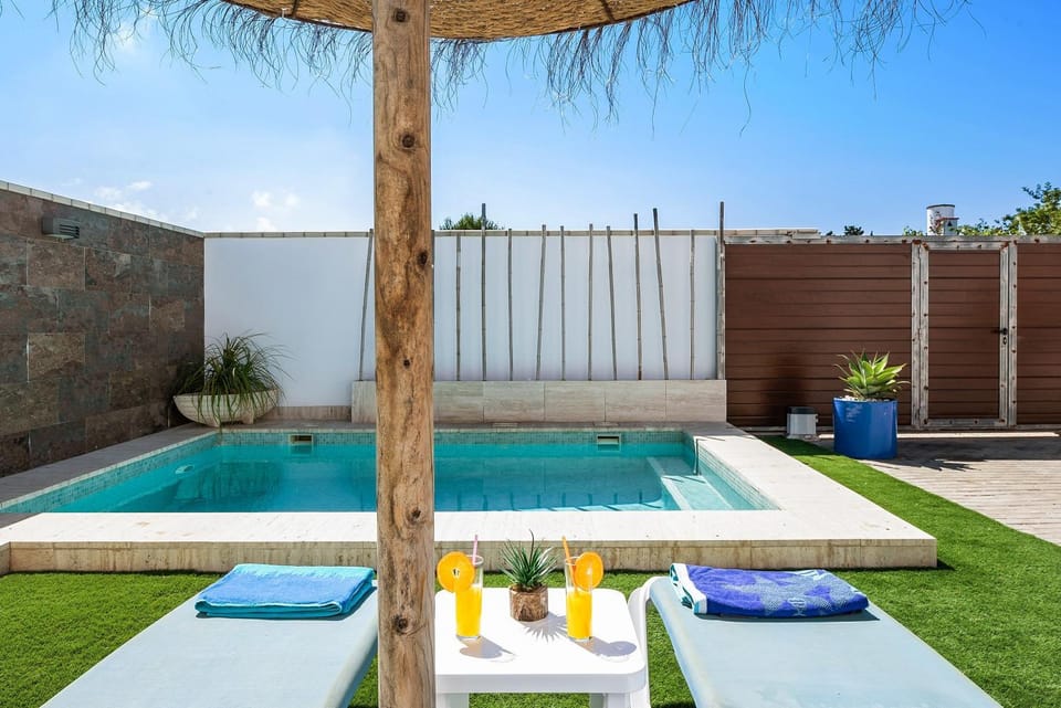 Property building, Swimming pool