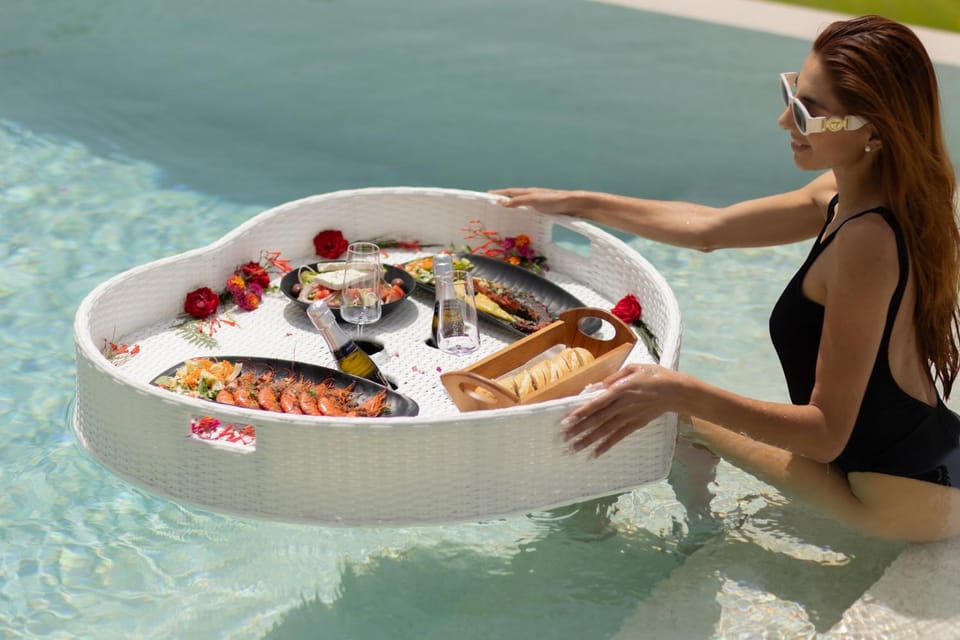 People, Food and drinks, Swimming pool, Lunch, Dinner