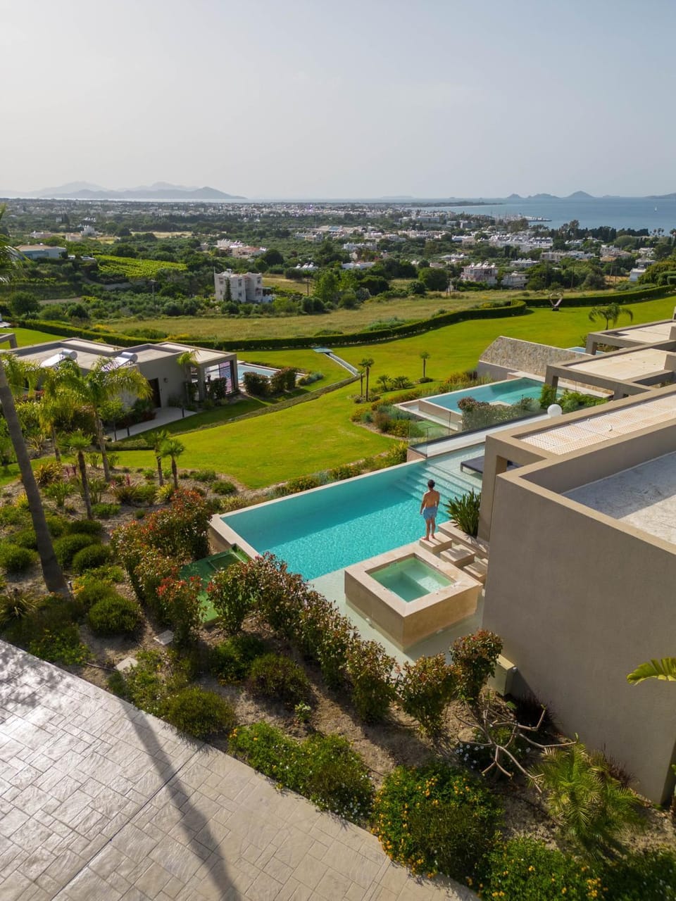 Property building, Day, Natural landscape, Bird's eye view, Garden, Sea view, Swimming pool, sunbed