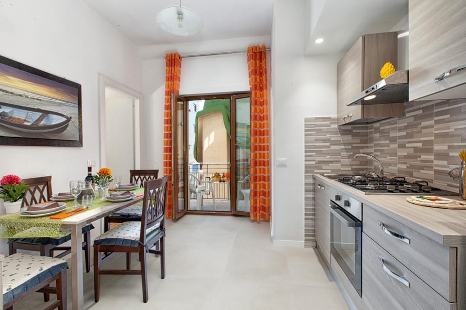 Sorrento Mahal Kita Lovely 6-Bed in Sorrento Apartment in Sorrento