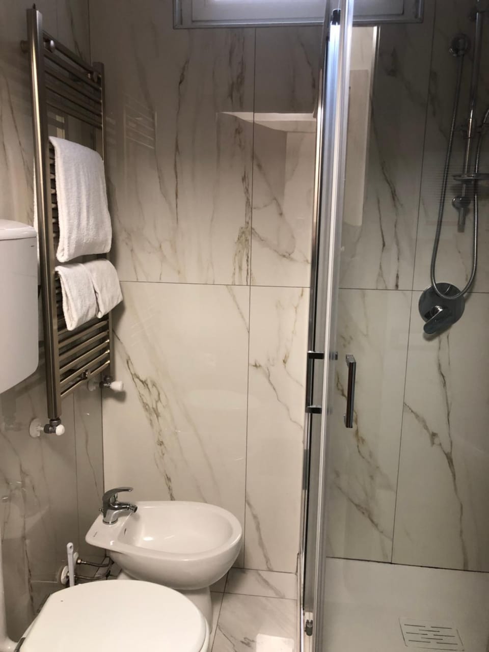 Shower, Toilet, Bathroom, bidet, towels