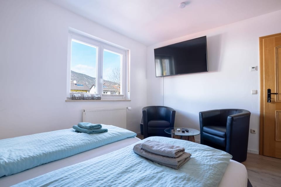 Bed, TV and multimedia, Photo of the whole room