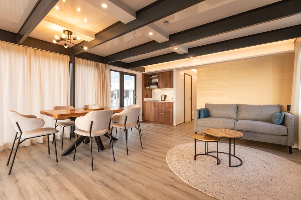 Living room, Dining area, kitchen