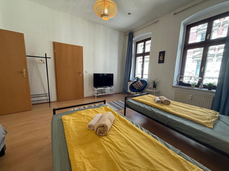 Bed, TV and multimedia, Bedroom