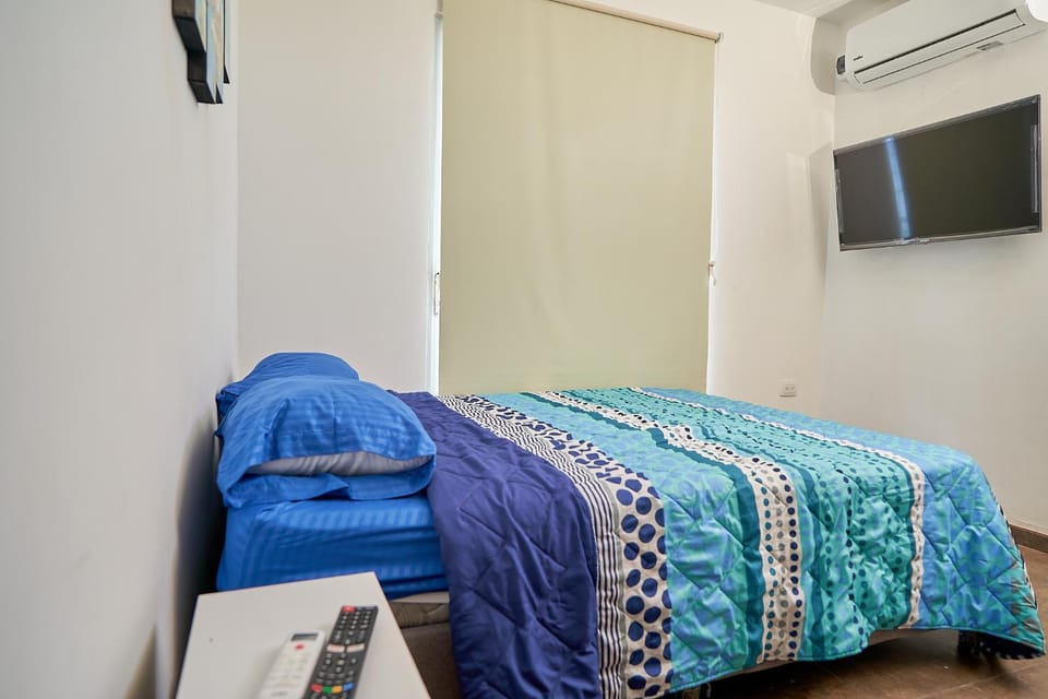 Bed, TV and multimedia, Bedroom