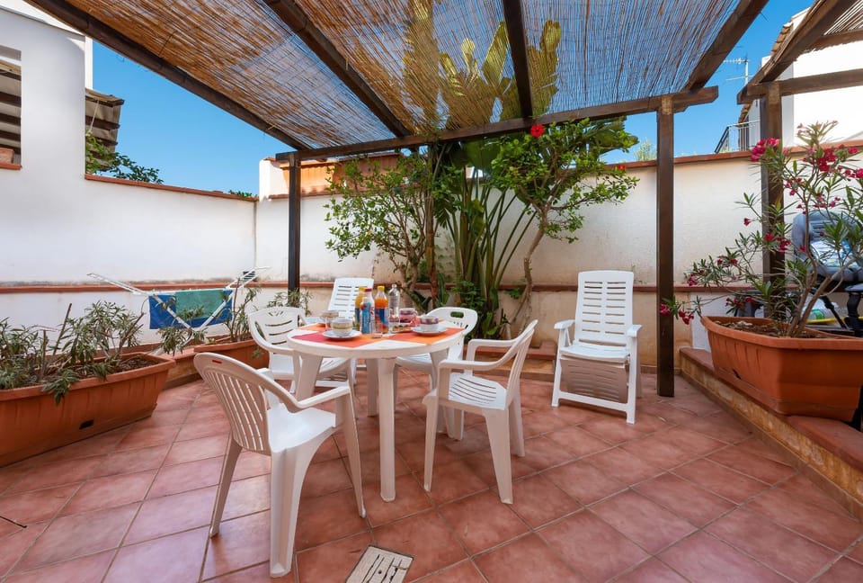 Patio, Day, Garden, Garden, Balcony/Terrace, Garden view, Garden view, Breakfast