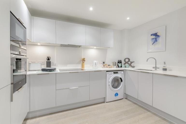 Coffee/tea facilities, Kitchen or kitchenette, dishwasher, oven, pet friendly, stove, toaster, washing machine