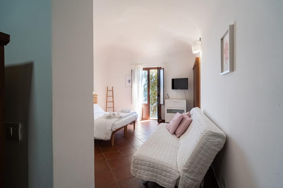 TV and multimedia, Photo of the whole room, Bedroom