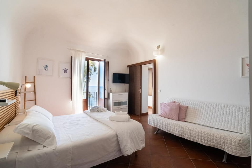 TV and multimedia, Photo of the whole room, Bedroom, towels