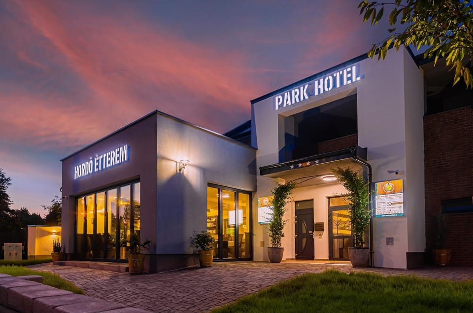 Property building, Property building, Facade/entrance