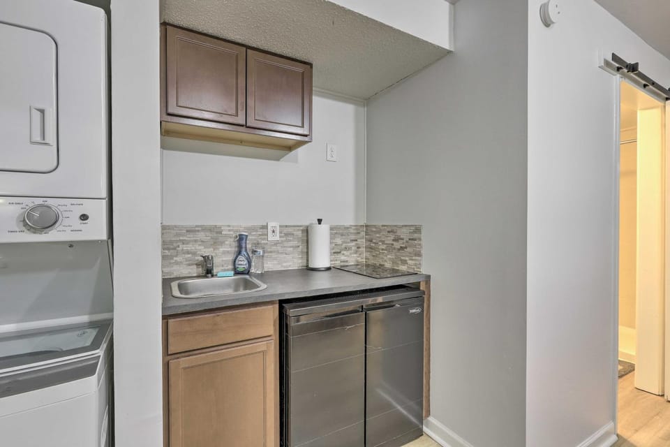 Riverdale Studio ~ 18 Mi to Downtown Atlanta! Apartment in Riverdale